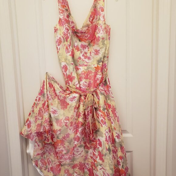 Vintage Floral Fitted-Flare Dress with vintage jewellry - Picture 1 of 12